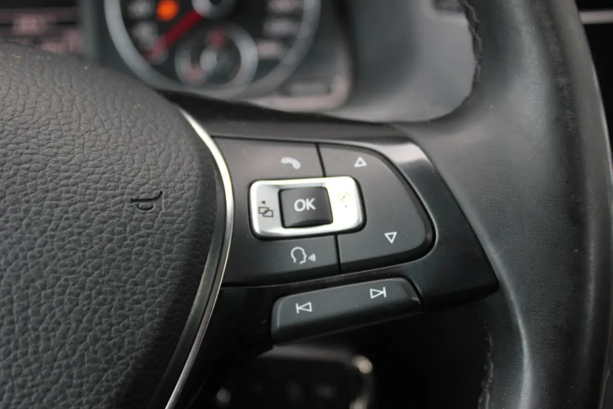 2.0 TDI L1H1 BMT 189PK JB EDITION / FULL OPTIONS / R-LINE/ ELEK-PAKKET / NAVIGATIE / MF-STUUR / LED-XENON /CRUISE