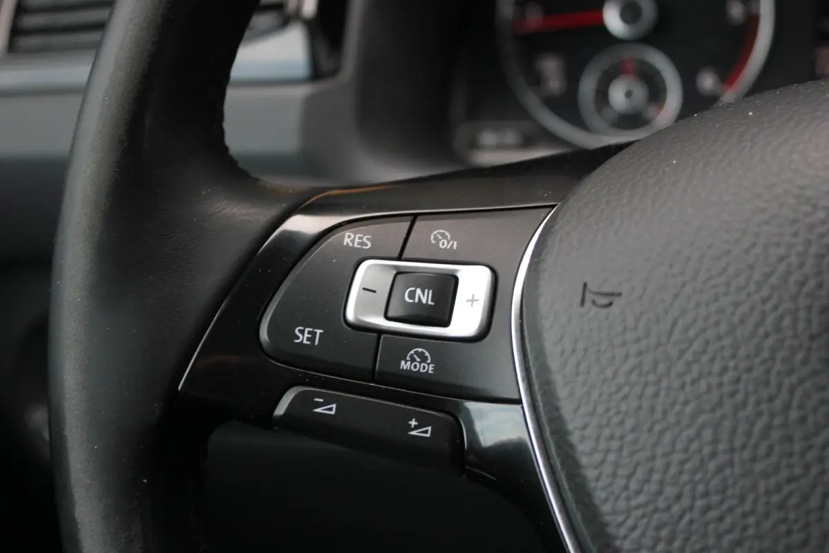 2.0 TDI L1H1 BMT 189PK JB EDITION / FULL OPTIONS / R-LINE/ ELEK-PAKKET / NAVIGATIE / MF-STUUR / LED-XENON /CRUISE