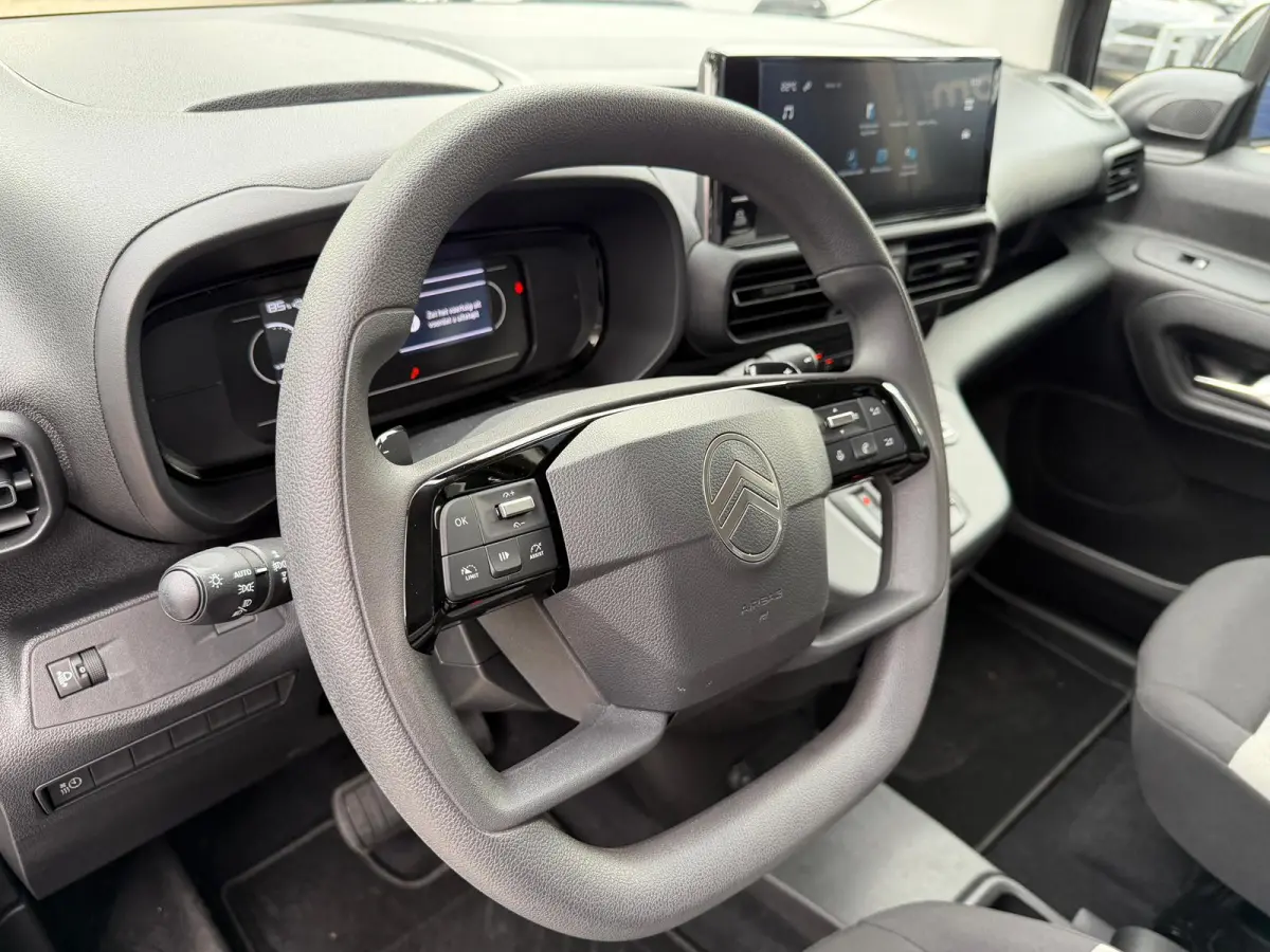 Plus M L1 50 kWh 1 fase lader Apple CarPlay/ Android Auto 10 inch HD kleurentouchscreen Airco
