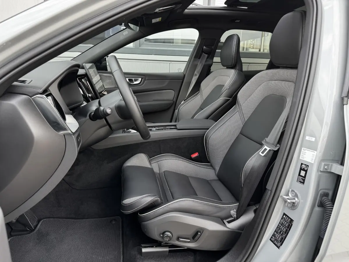 2.0 T8 Plug-in hybrid AWD Ultra Black Edition Facelift | 455 PK | Pano | Luchtvering | 360 Camera | Trekhaak