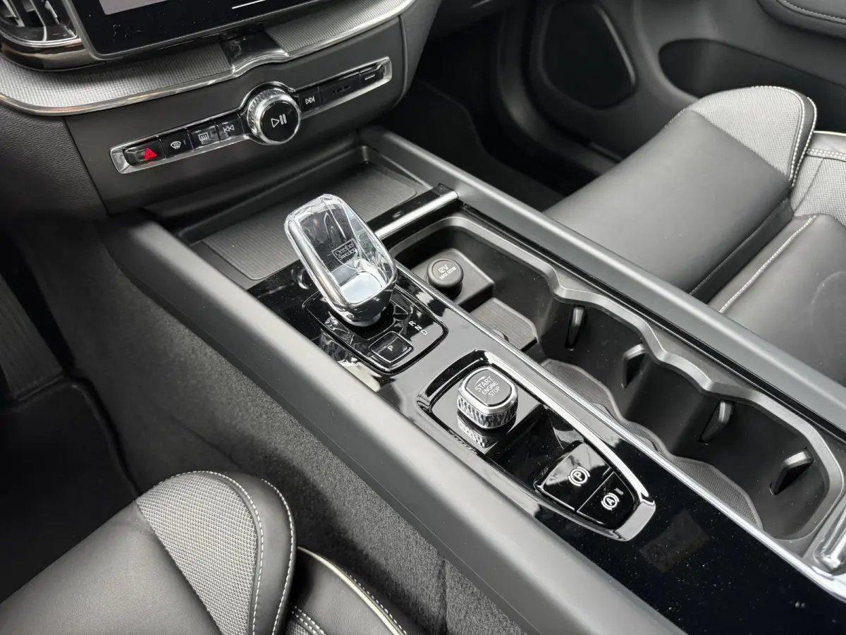 2.0 T8 Plug-in hybrid AWD Ultra Black Edition Facelift | 455 PK | Pano | Luchtvering | 360 Camera | Trekhaak