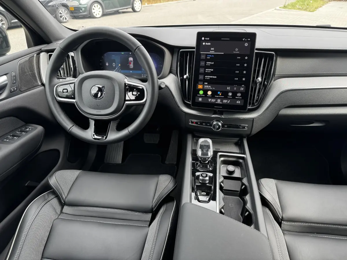 2.0 T8 Plug-in hybrid AWD Ultra Black Edition Facelift | 455 PK | Pano | Luchtvering | 360 Camera | Trekhaak