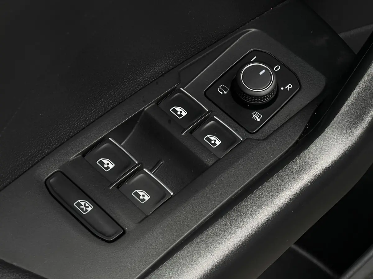 1.0 TSI Automaat R-Line | KEYLESS ENTRY/START | ADAPTIEVE CRUISE CONTROL | ACHTERUITRIJCAMERA