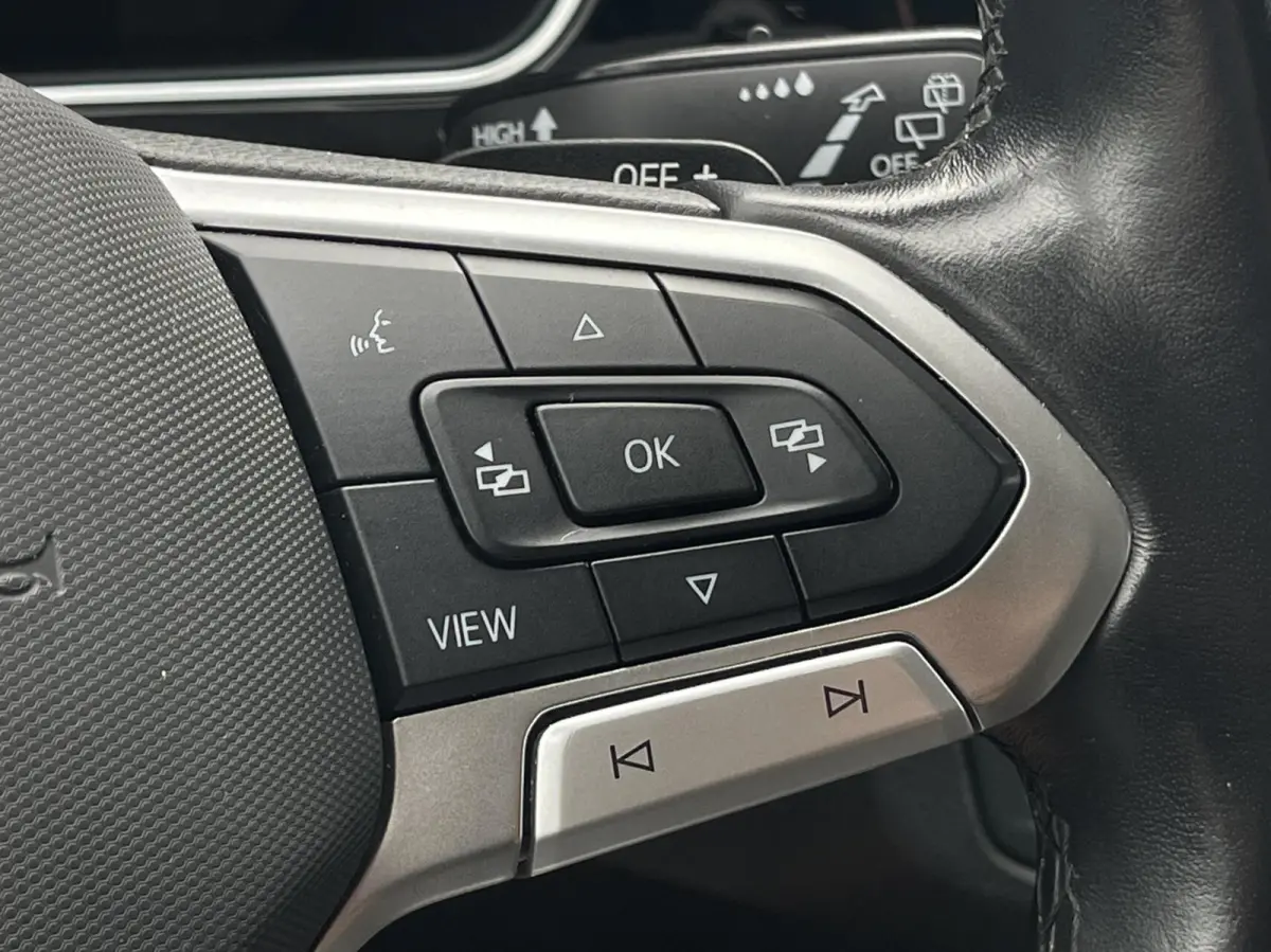 1.0 TSI Automaat R-Line | KEYLESS ENTRY/START | ADAPTIEVE CRUISE CONTROL | ACHTERUITRIJCAMERA
