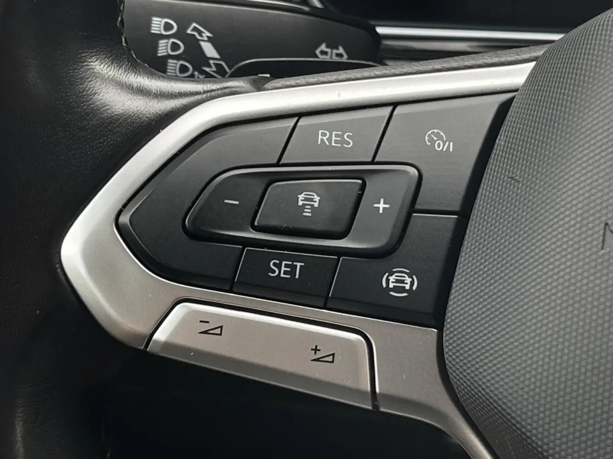 1.0 TSI Automaat R-Line | KEYLESS ENTRY/START | ADAPTIEVE CRUISE CONTROL | ACHTERUITRIJCAMERA