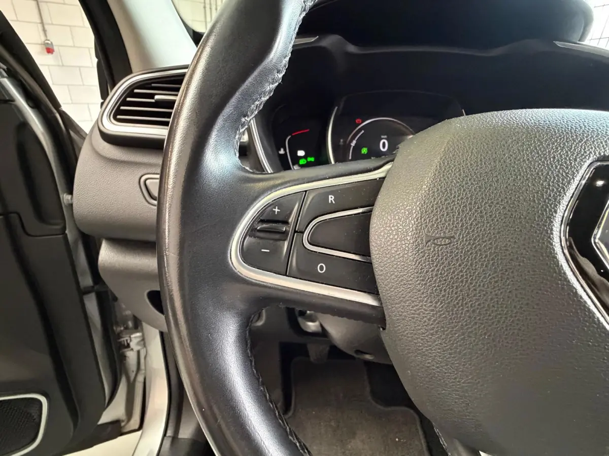 1.2 TCe Bose Camera, carplay, Navi, Leer