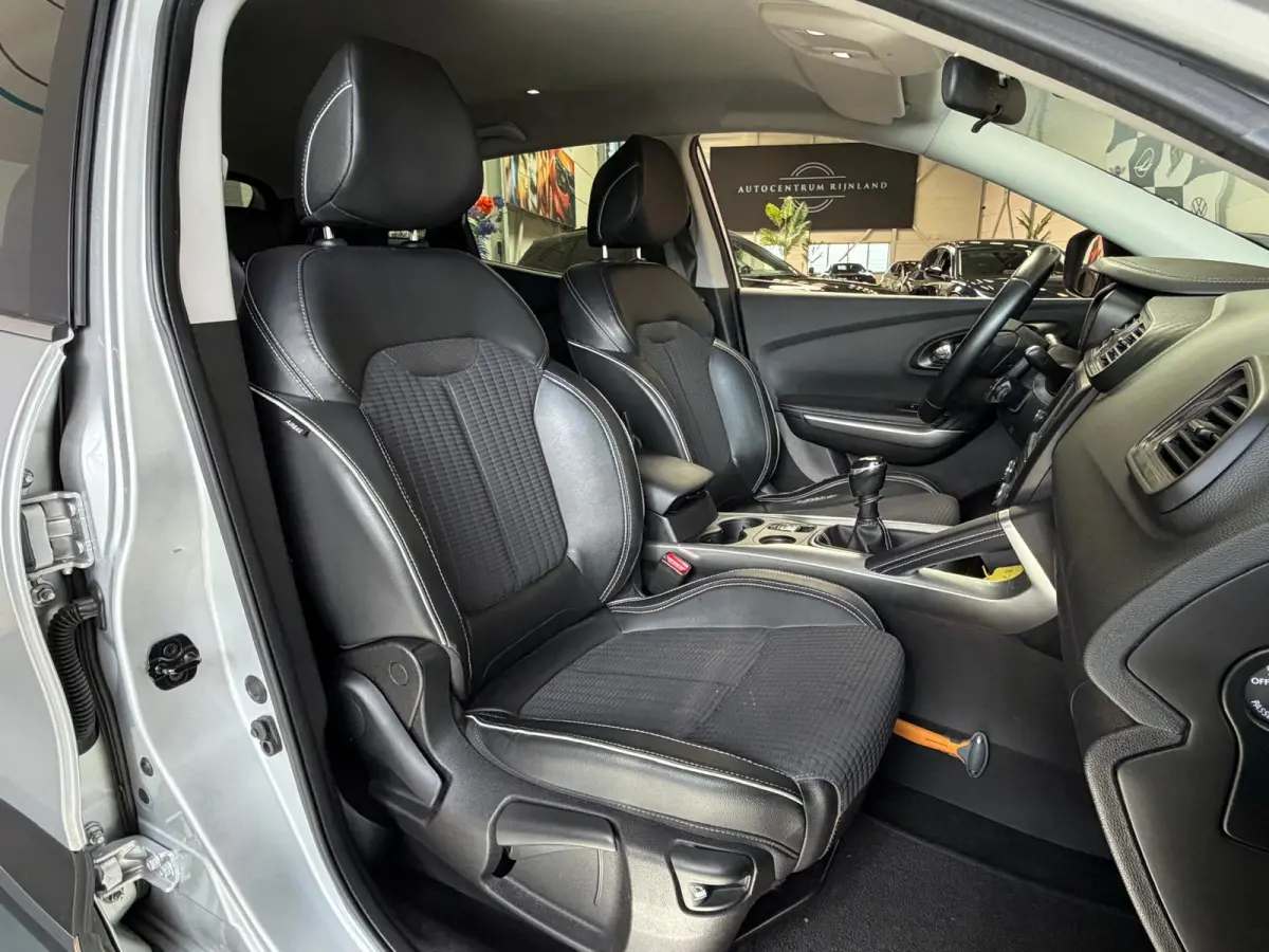 1.2 TCe Bose Camera, carplay, Navi, Leer