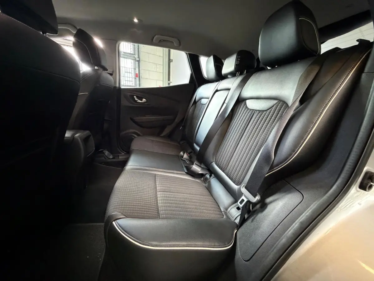 1.2 TCe Bose Camera, carplay, Navi, Leer