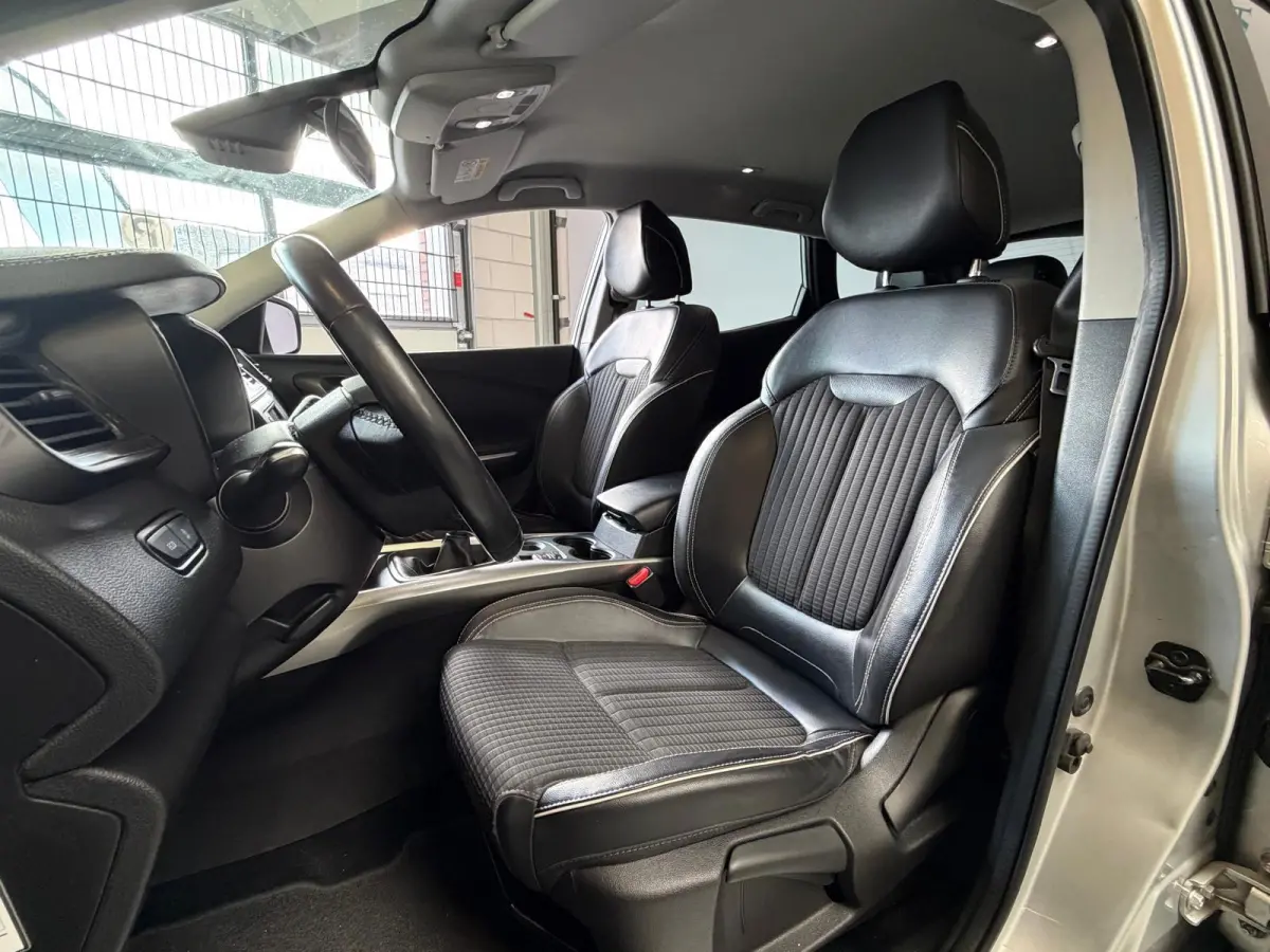 1.2 TCe Bose Camera, carplay, Navi, Leer