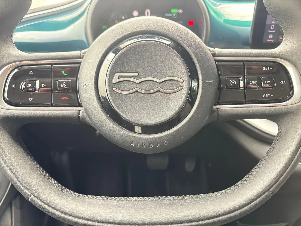 Icon 42 kWh | Navigatie | Stoelverwarming | Parkeersensoren Voor + achter | Camera | Apple carplay/Andoird Auto |