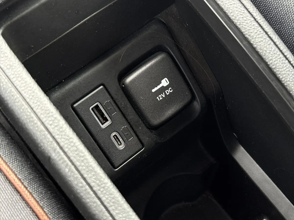 Icon 42 kWh | Navigatie | Stoelverwarming | Parkeersensoren Voor + achter | Camera | Apple carplay/Andoird Auto |