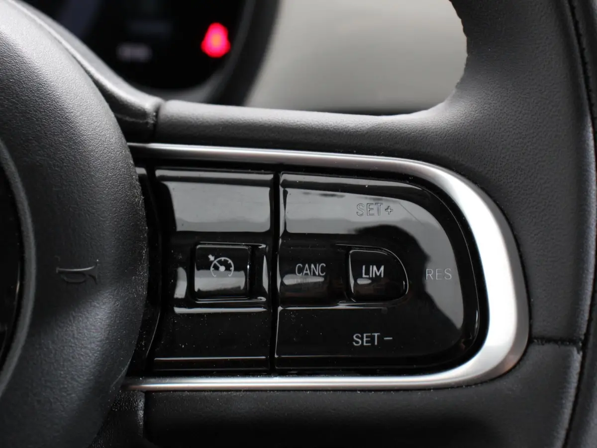 Berline 42 kWh Automaat Climate control Cruise control Achteruitrijcamera Led Navigatie Apple Carplay/ Android Auto