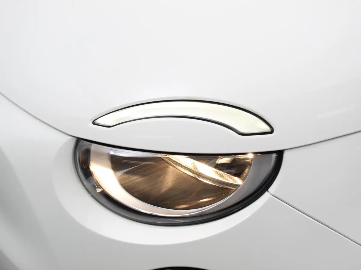 Berline 42 kWh Automaat Climate control Cruise control Achteruitrijcamera Led Navigatie Apple Carplay/ Android Auto