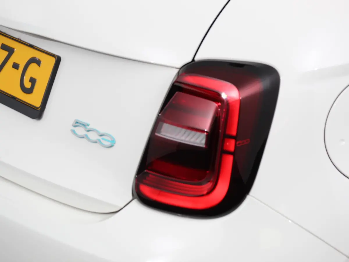 Berline 42 kWh Automaat Climate control Cruise control Achteruitrijcamera Led Navigatie Apple Carplay/ Android Auto
