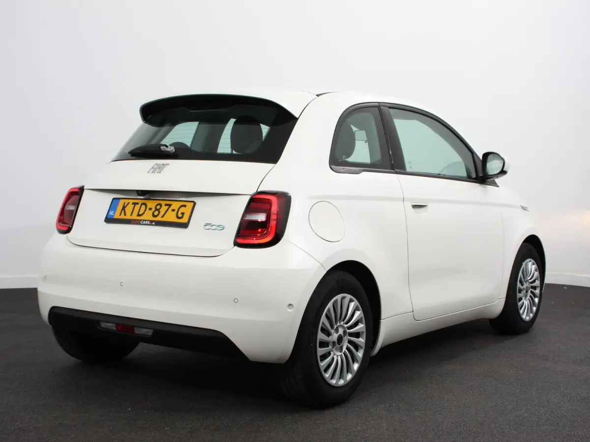 Berline 42 kWh Automaat Climate control Cruise control Achteruitrijcamera Led Navigatie Apple Carplay/ Android Auto