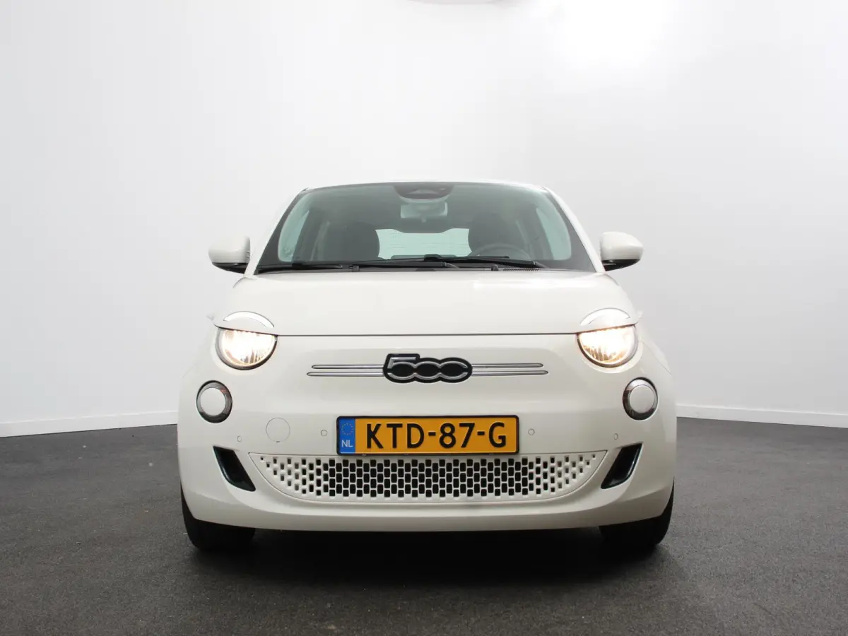 Berline 42 kWh Automaat Climate control Cruise control Achteruitrijcamera Led Navigatie Apple Carplay/ Android Auto