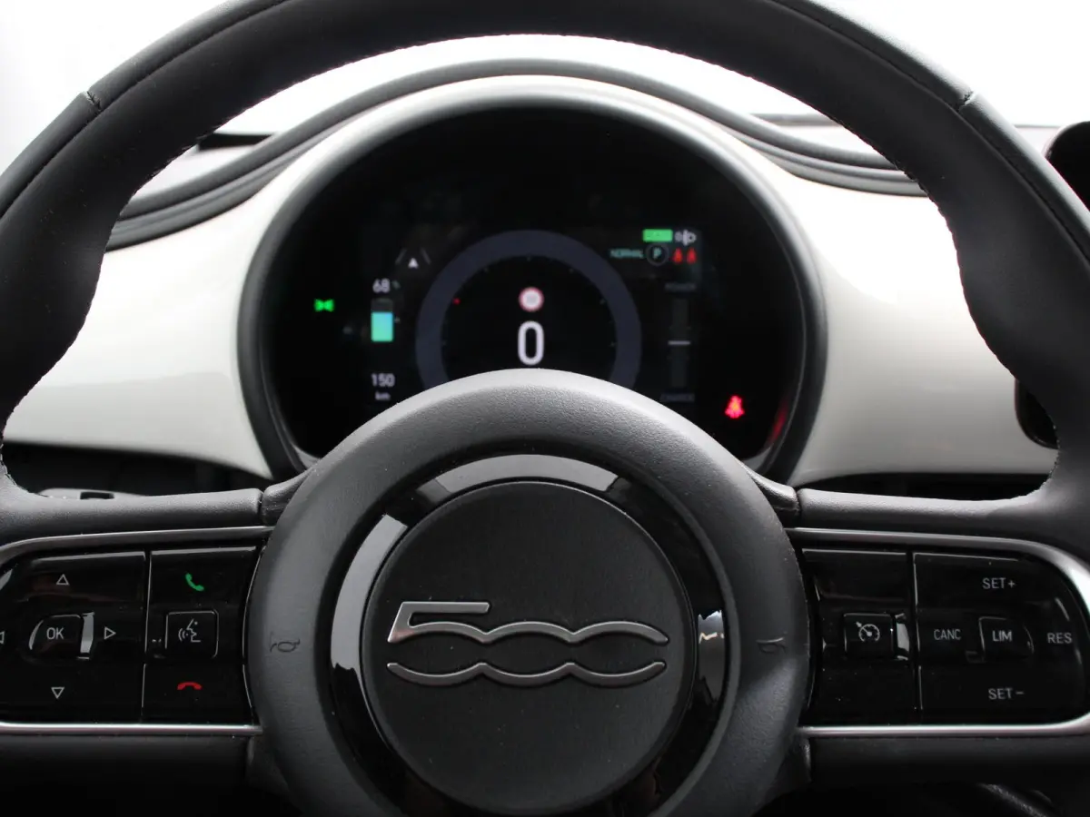 Berline 42 kWh Automaat Climate control Cruise control Achteruitrijcamera Led Navigatie Apple Carplay/ Android Auto