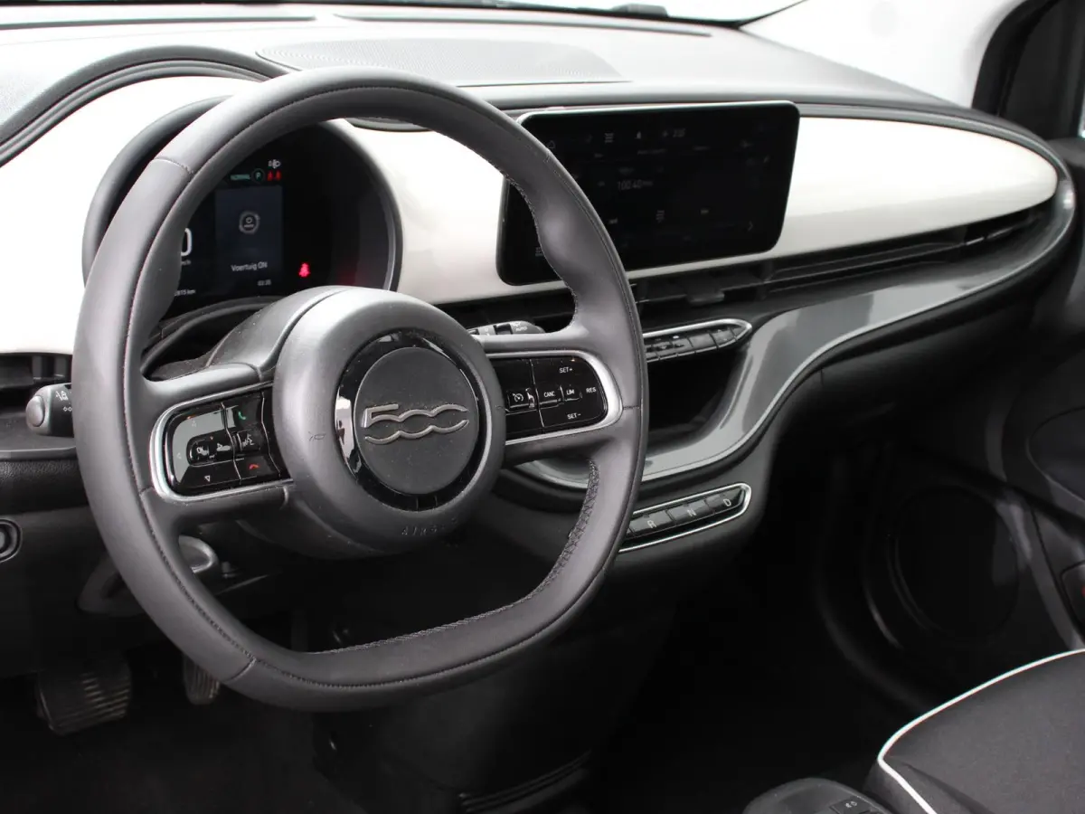 Berline 42 kWh Automaat Climate control Cruise control Achteruitrijcamera Led Navigatie Apple Carplay/ Android Auto
