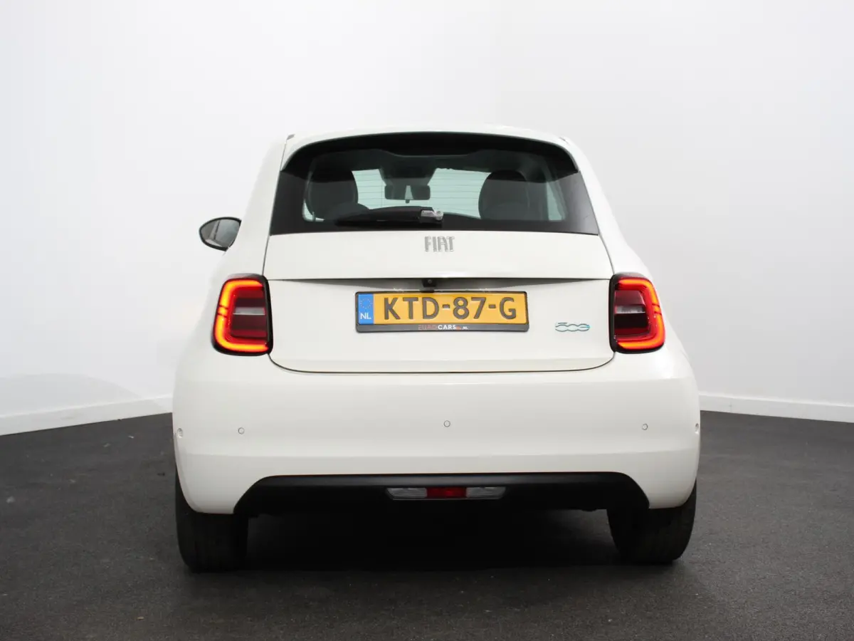 Berline 42 kWh Automaat Climate control Cruise control Achteruitrijcamera Led Navigatie Apple Carplay/ Android Auto
