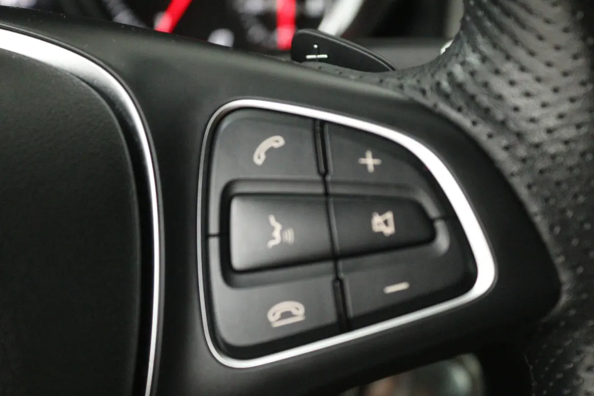 180 Sport Edition (STOELVERWARMING, NAVIGATIE, LED, SPORTSTOELEN, GOED ONDERHOUDEN)