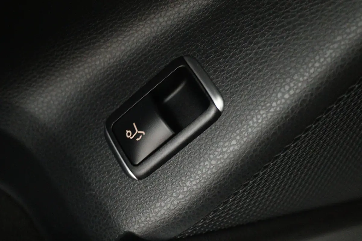 180 Sport Edition (STOELVERWARMING, NAVIGATIE, LED, SPORTSTOELEN, GOED ONDERHOUDEN)