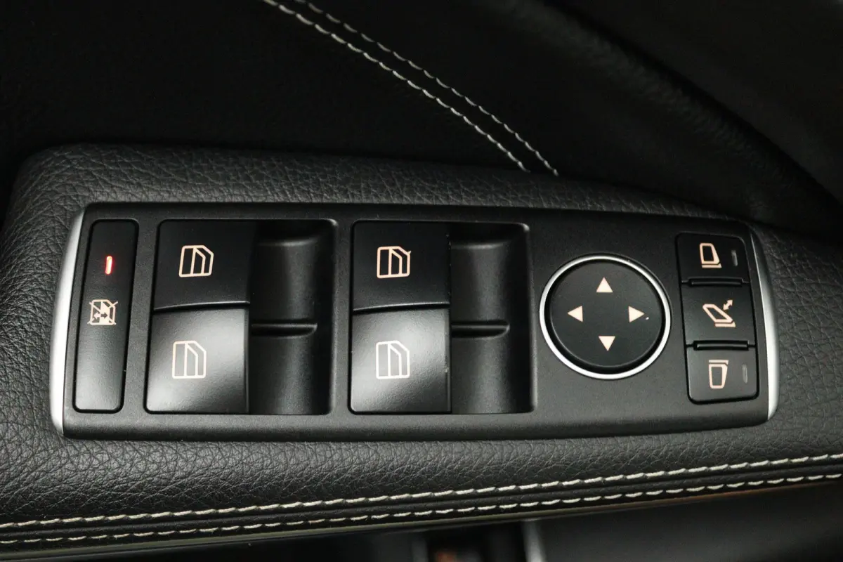 180 Sport Edition (STOELVERWARMING, NAVIGATIE, LED, SPORTSTOELEN, GOED ONDERHOUDEN)
