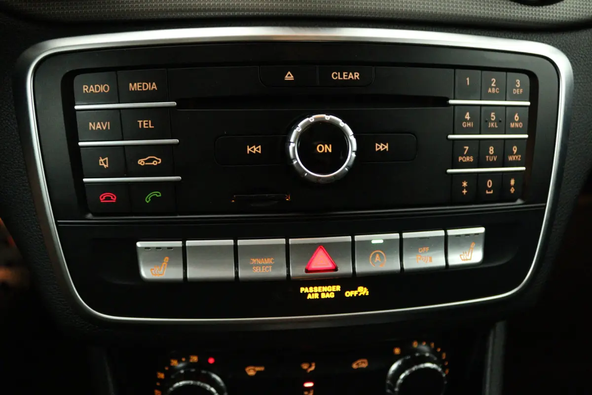 180 Sport Edition (STOELVERWARMING, NAVIGATIE, LED, SPORTSTOELEN, GOED ONDERHOUDEN)