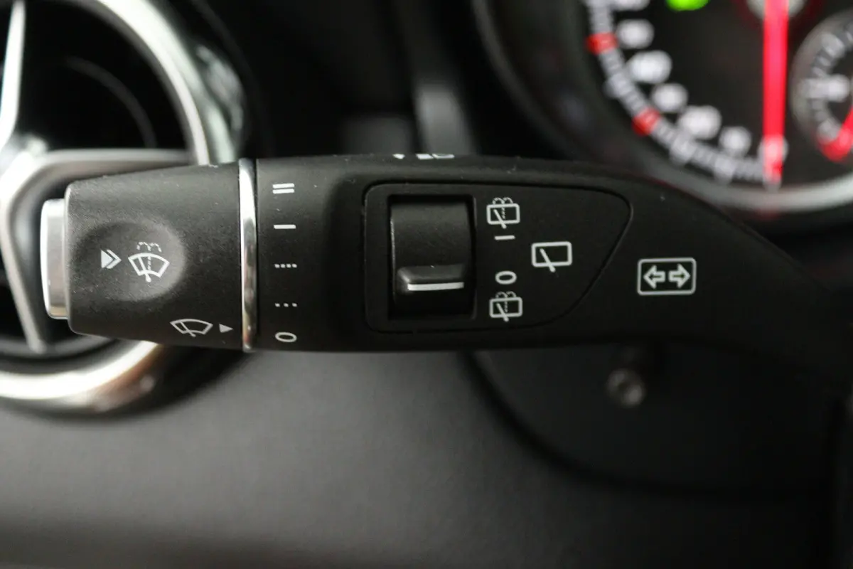 180 Sport Edition (STOELVERWARMING, NAVIGATIE, LED, SPORTSTOELEN, GOED ONDERHOUDEN)