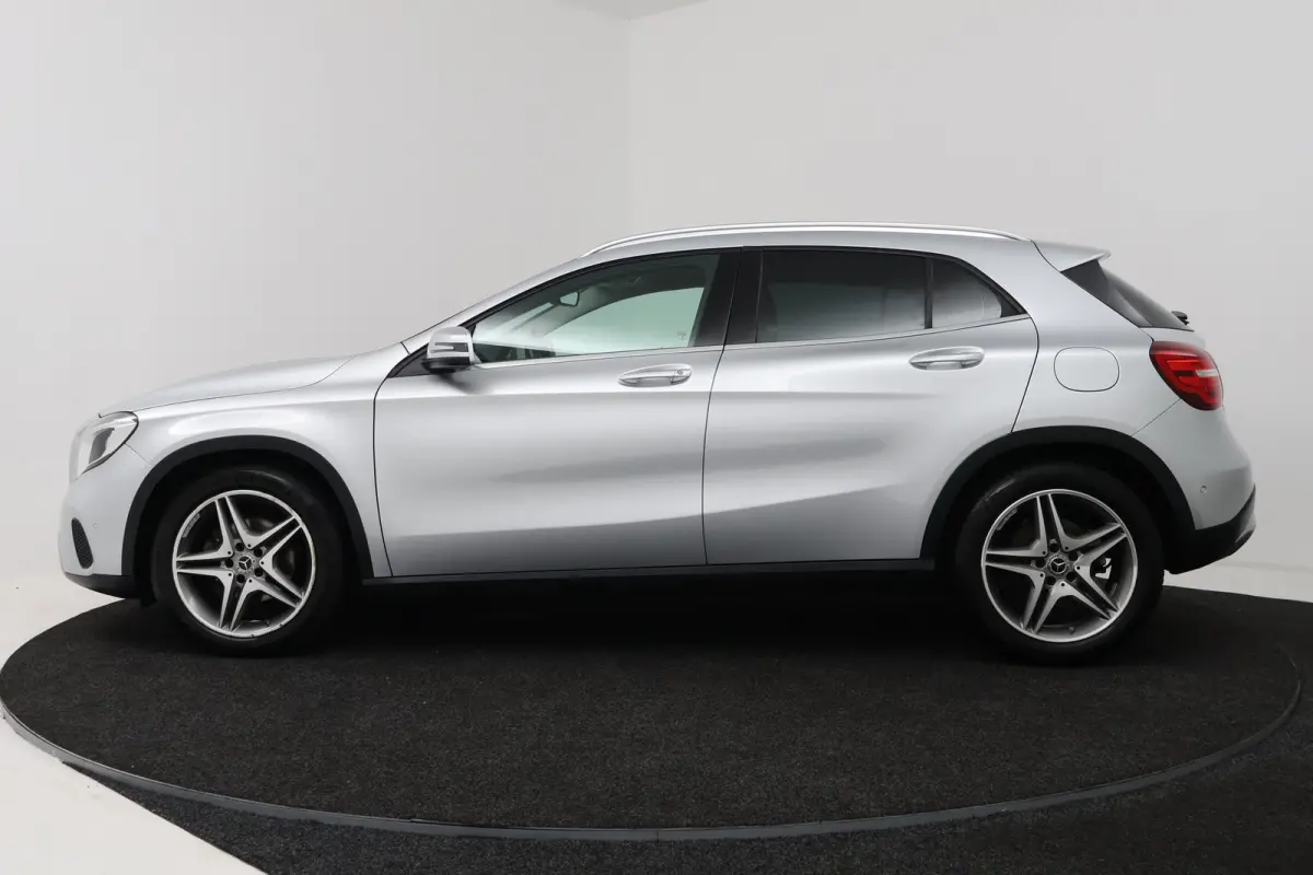 180 Sport Edition (STOELVERWARMING, NAVIGATIE, LED, SPORTSTOELEN, GOED ONDERHOUDEN)