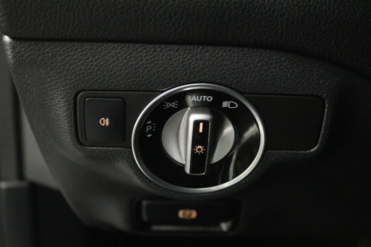 180 Sport Edition (STOELVERWARMING, NAVIGATIE, LED, SPORTSTOELEN, GOED ONDERHOUDEN)