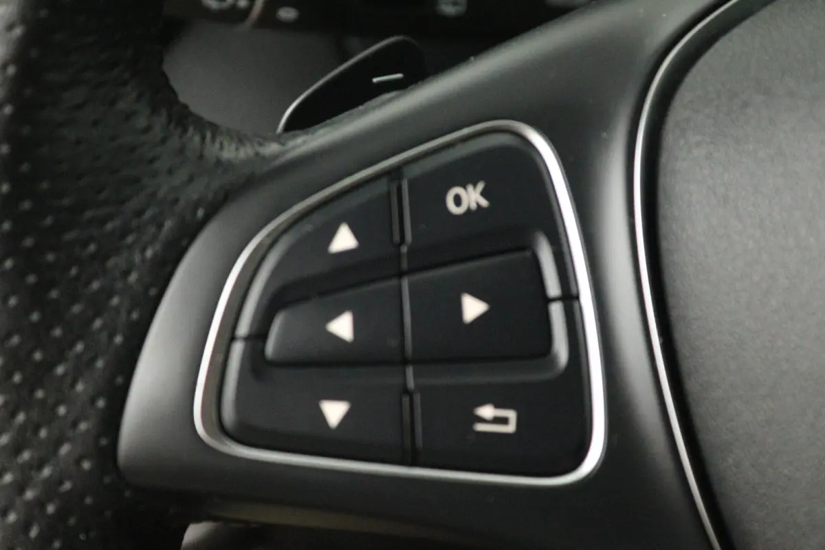 180 Sport Edition (STOELVERWARMING, NAVIGATIE, LED, SPORTSTOELEN, GOED ONDERHOUDEN)