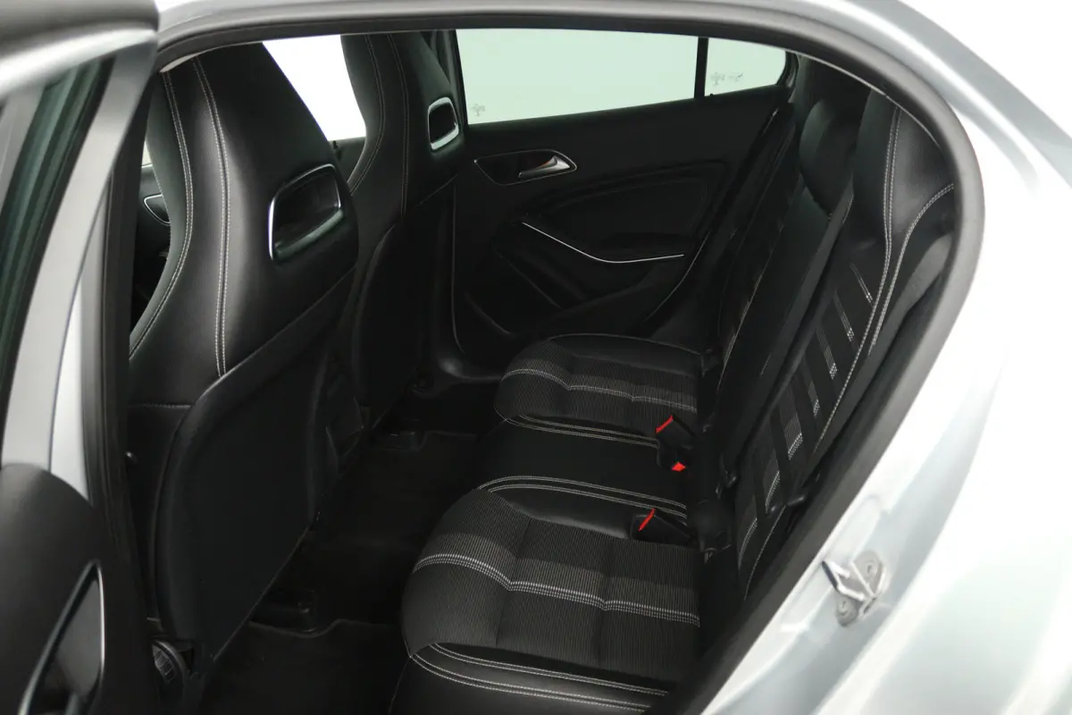 180 Sport Edition (STOELVERWARMING, NAVIGATIE, LED, SPORTSTOELEN, GOED ONDERHOUDEN)