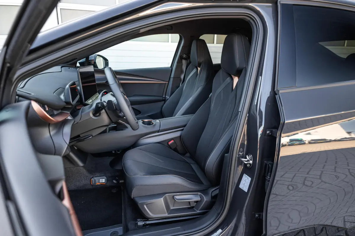 286pk Business 82 kWh | Sportstoelen | Apple Carplay/Android Auto | Adaptive Cruise