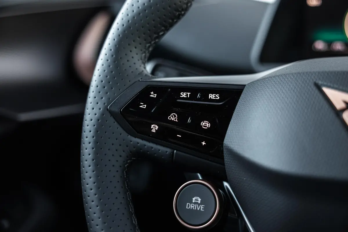 286pk Business 82 kWh | Sportstoelen | Apple Carplay/Android Auto | Adaptive Cruise