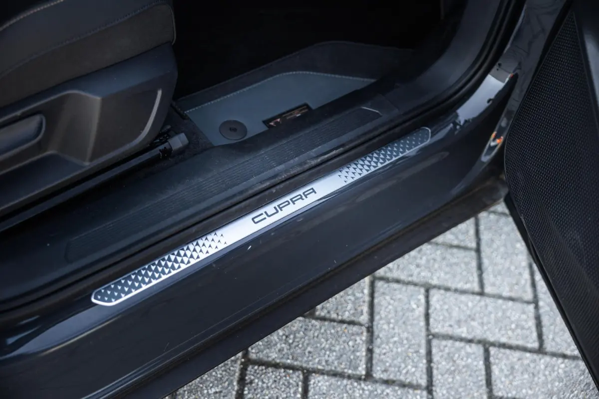 286pk Business 82 kWh | Sportstoelen | Apple Carplay/Android Auto | Adaptive Cruise