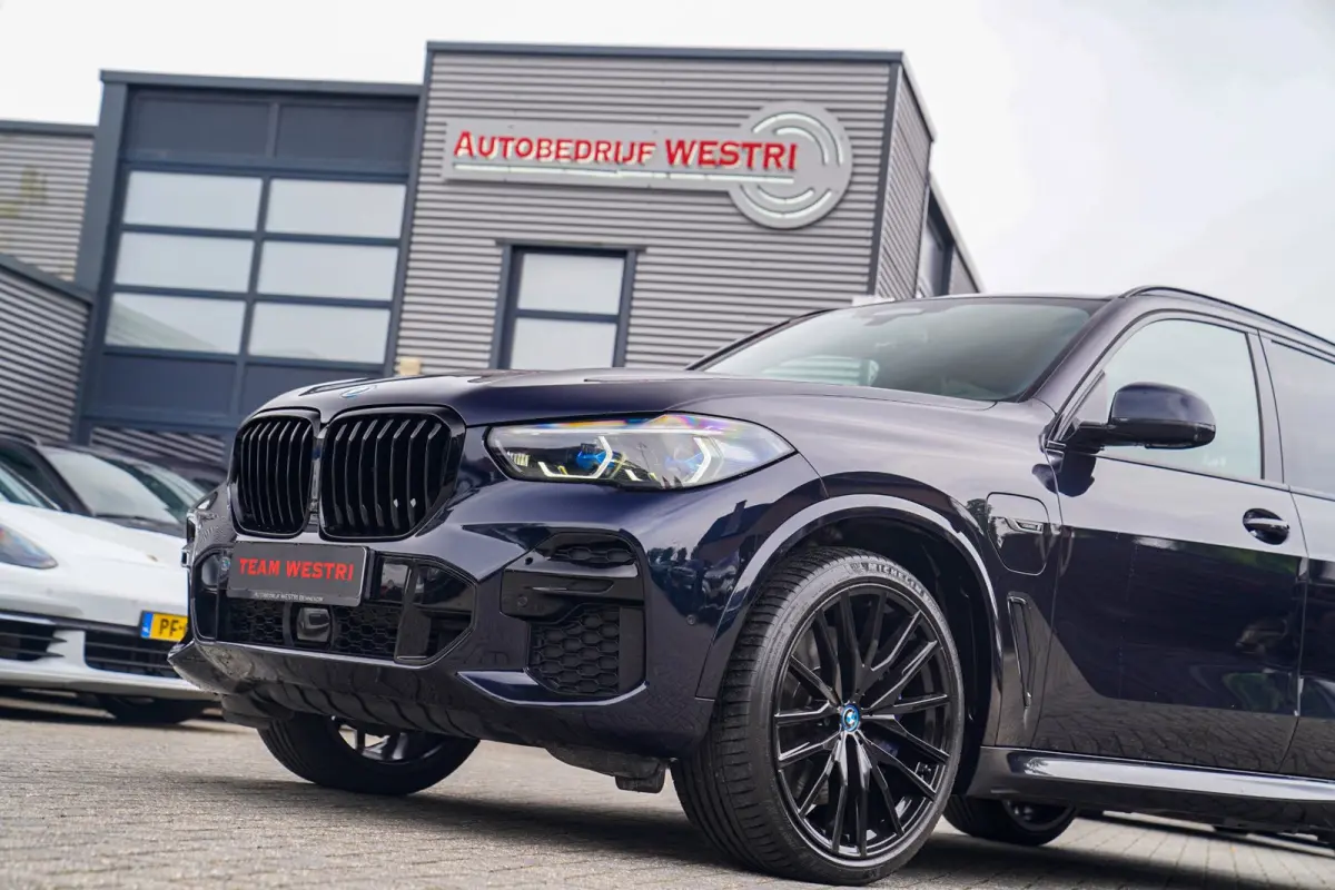 XDrive45e High Executive | Panorama | Harman/Kardon | Driving Assisted | Trekhaak | 22 inch | HuD | Head up Display