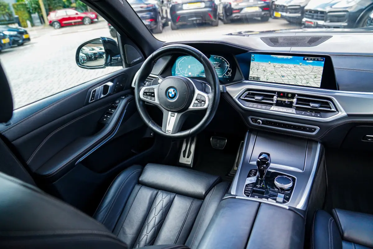 XDrive45e High Executive | Panorama | Harman/Kardon | Driving Assisted | Trekhaak | 22 inch | HuD | Head up Display