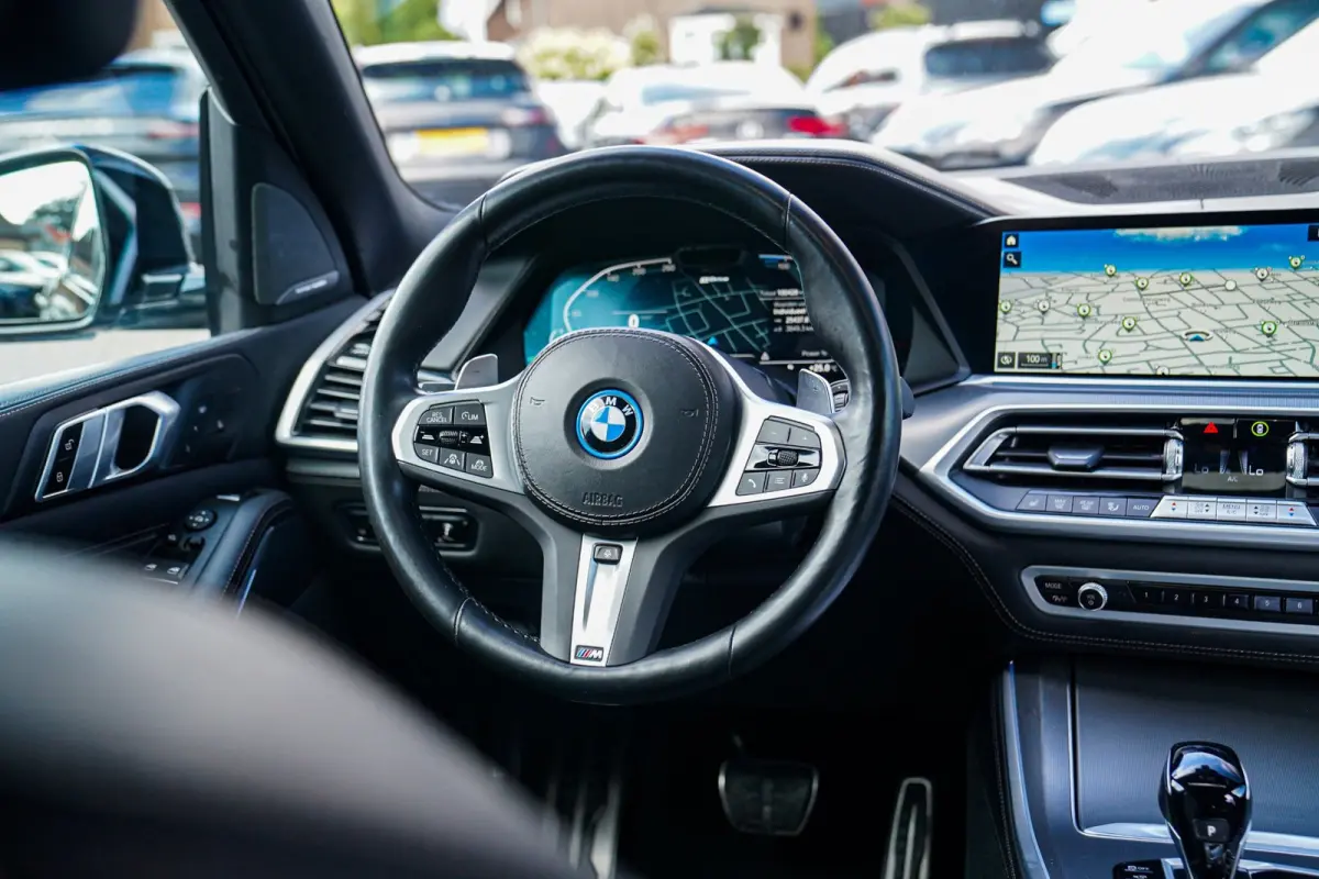 XDrive45e High Executive | Panorama | Harman/Kardon | Driving Assisted | Trekhaak | 22 inch | HuD | Head up Display