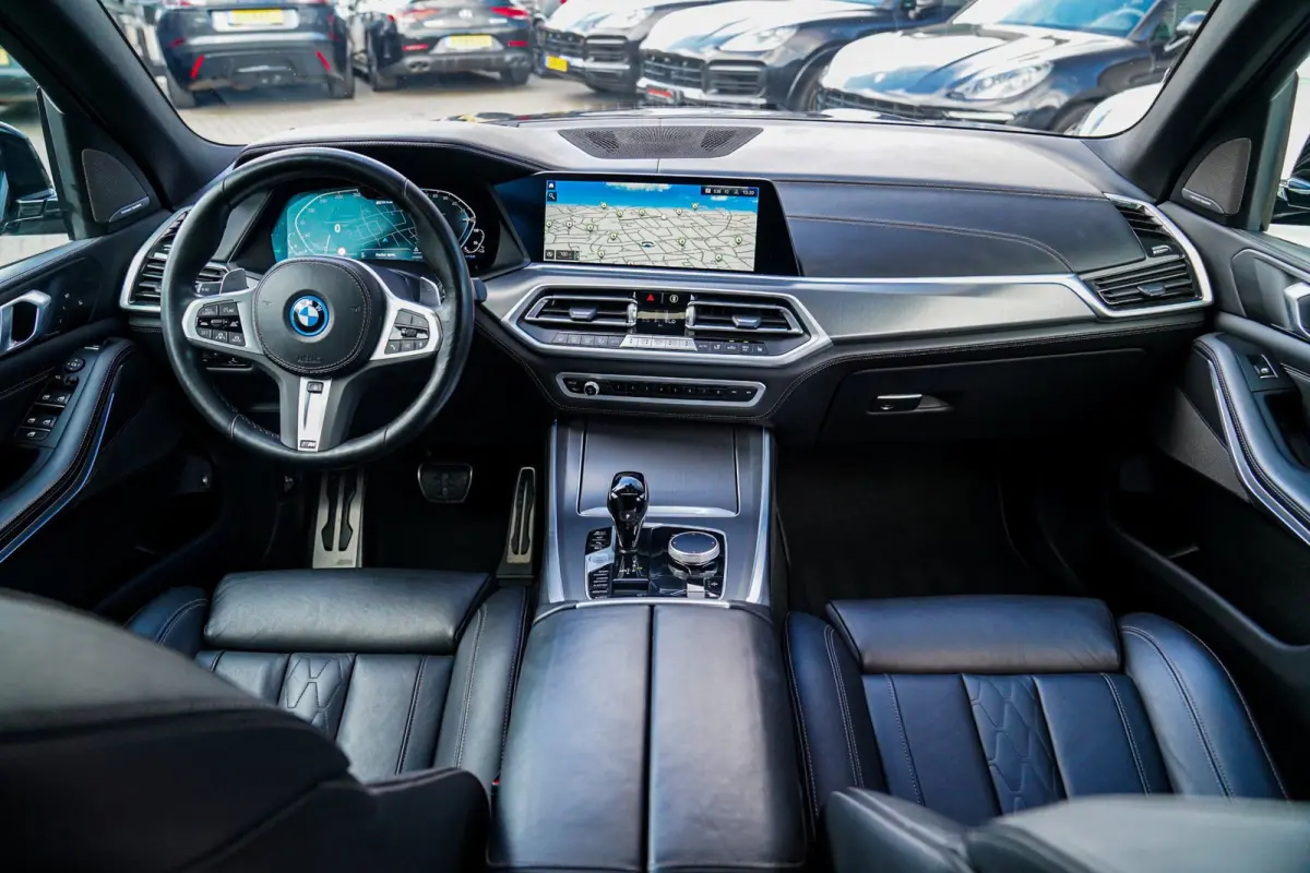 XDrive45e High Executive | Panorama | Harman/Kardon | Driving Assisted | Trekhaak | 22 inch | HuD | Head up Display