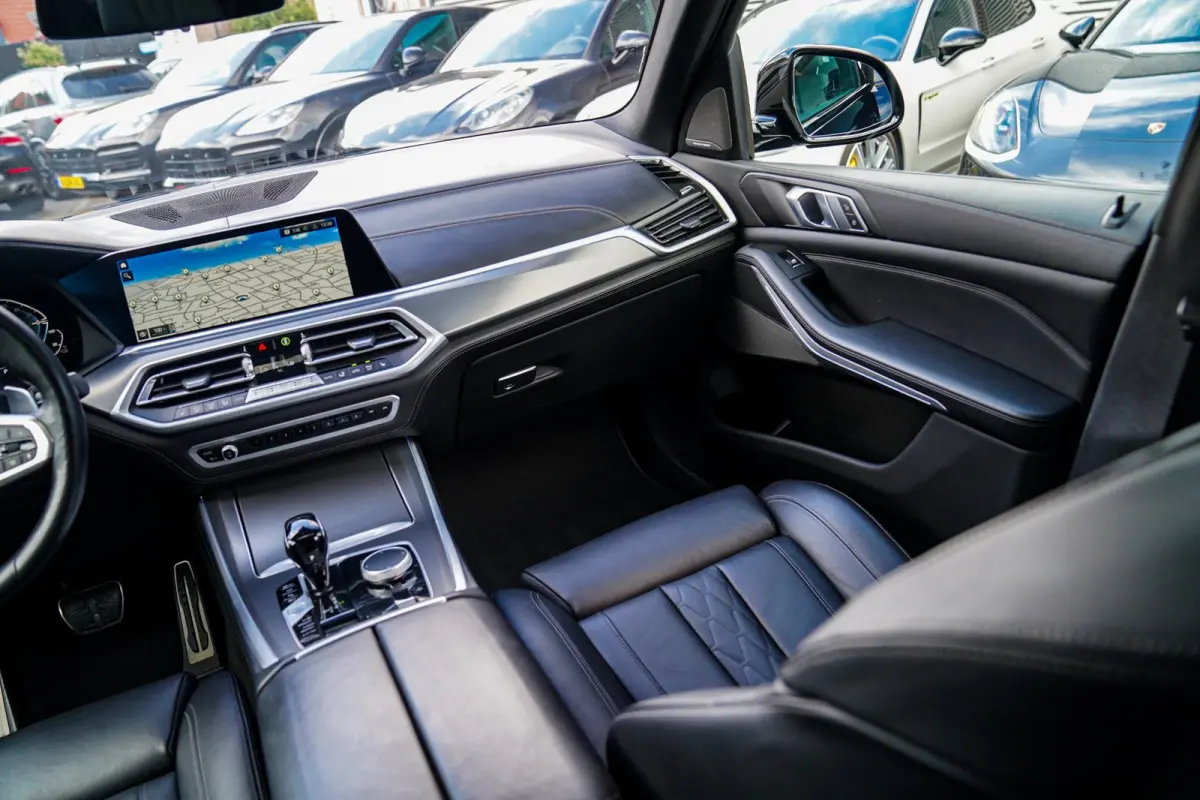 XDrive45e High Executive | Panorama | Harman/Kardon | Driving Assisted | Trekhaak | 22 inch | HuD | Head up Display