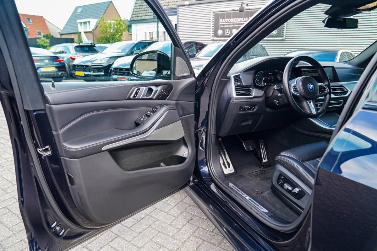 XDrive45e High Executive | Panorama | Harman/Kardon | Driving Assisted | Trekhaak | 22 inch | HuD | Head up Display
