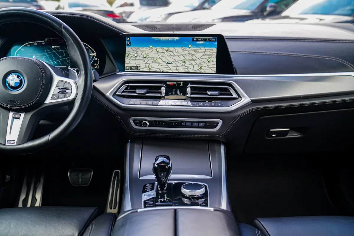 XDrive45e High Executive | Panorama | Harman/Kardon | Driving Assisted | Trekhaak | 22 inch | HuD | Head up Display