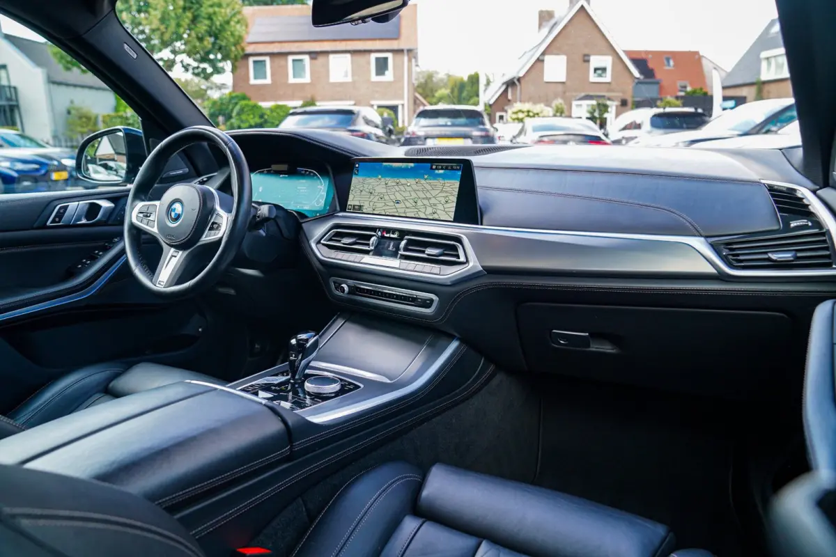 XDrive45e High Executive | Panorama | Harman/Kardon | Driving Assisted | Trekhaak | 22 inch | HuD | Head up Display