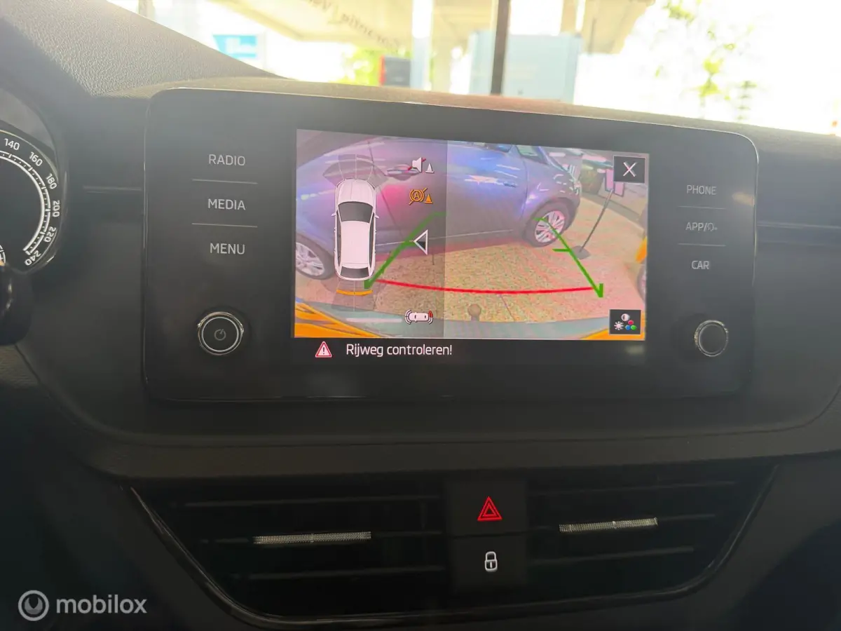 1.0 TSI Business Edition-Camera-116 PK-Carplay