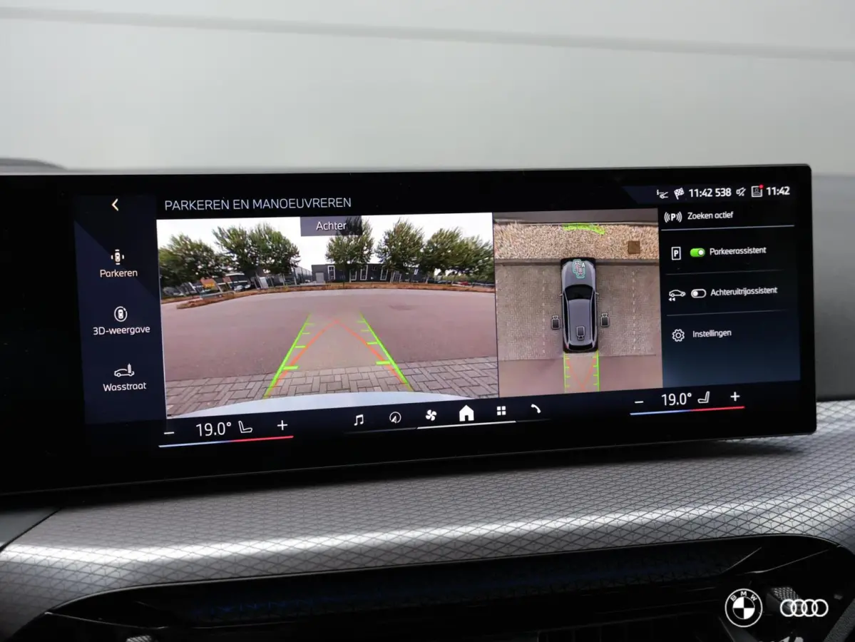 330E xDrive M SPORT 22KW / EL. STOELEN / ACC / HEAD-UP / 360 CAMERA / LEDER / DODEHOEK / 18"