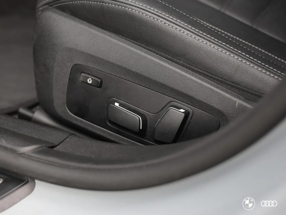 330E xDrive M SPORT 22KW / EL. STOELEN / ACC / HEAD-UP / 360 CAMERA / LEDER / DODEHOEK / 18"