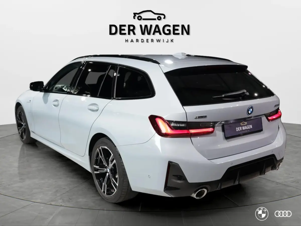 330E xDrive M SPORT 22KW / EL. STOELEN / ACC / HEAD-UP / 360 CAMERA / LEDER / DODEHOEK / 18"