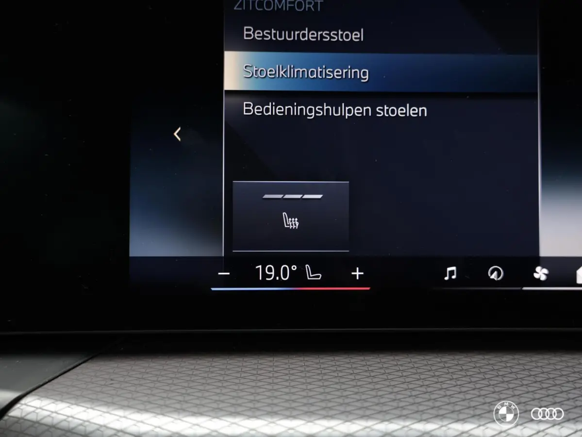 330E xDrive M SPORT 22KW / EL. STOELEN / ACC / HEAD-UP / 360 CAMERA / LEDER / DODEHOEK / 18"