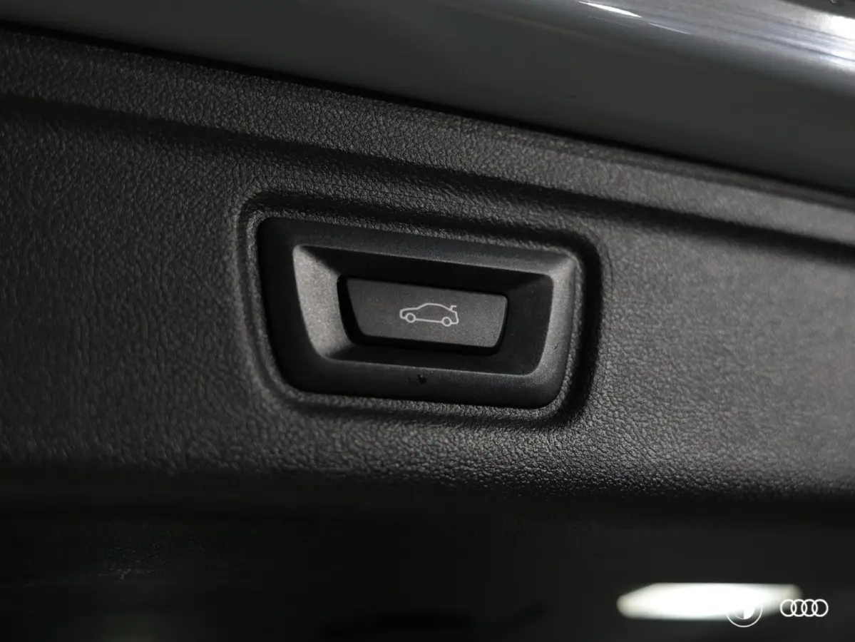 330E xDrive M SPORT 22KW / EL. STOELEN / ACC / HEAD-UP / 360 CAMERA / LEDER / DODEHOEK / 18"