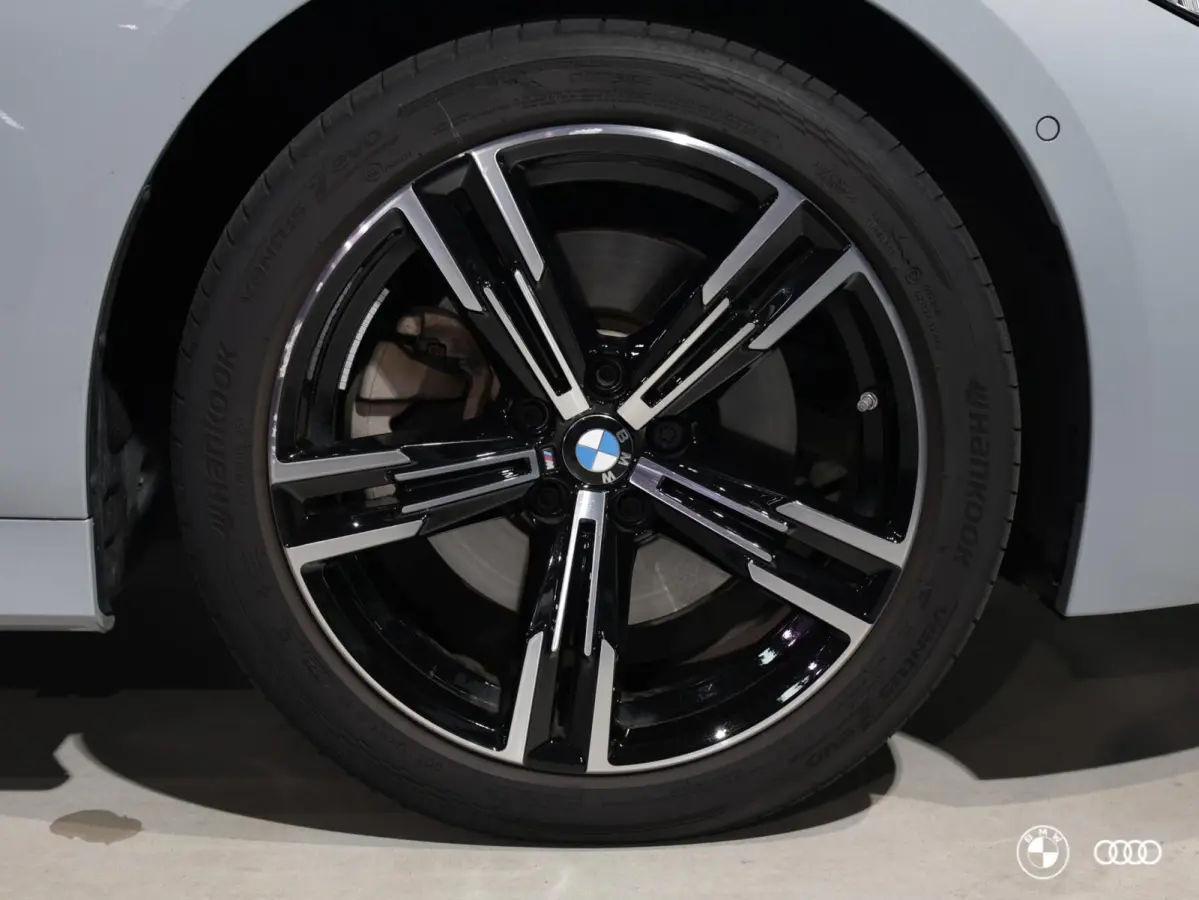 330E xDrive M SPORT 22KW / EL. STOELEN / ACC / HEAD-UP / 360 CAMERA / LEDER / DODEHOEK / 18"